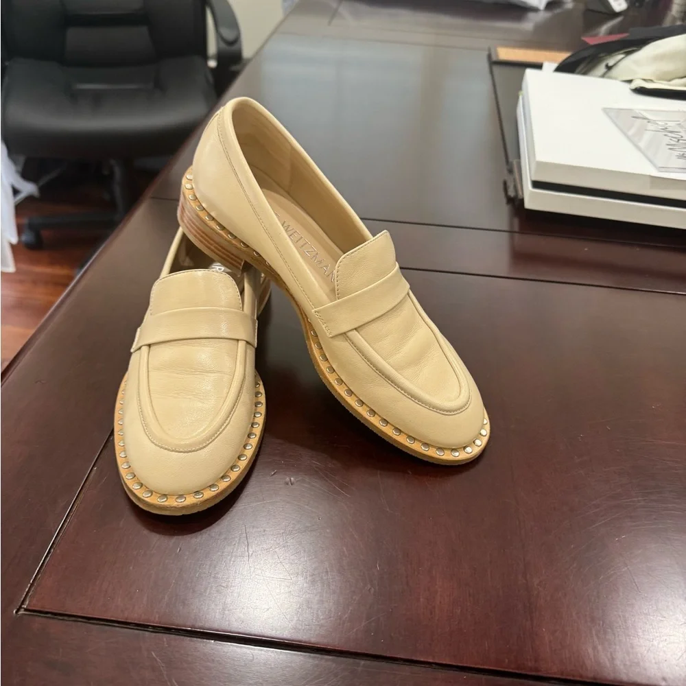 Stuart Weitzman Cream Flats with Suede Finish 8 Narrow - Picture 4 of 5